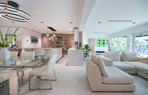 2537 Se 10th Ct, Pompano Beach, FL, 33062-7020 | Card Image