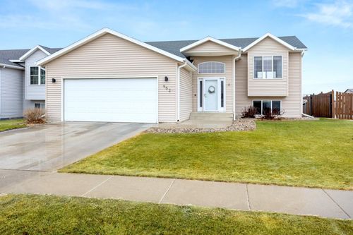 952 38 1/2 Ave W, West Fargo, ND, 58078-8147 | Card Image
