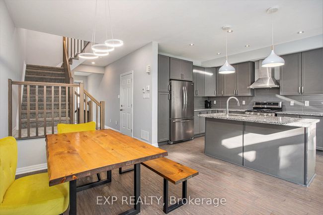 207 Vision St, House attached with 3 bedrooms, 3 bathrooms and 2 parking in Manotick ON | Image 6