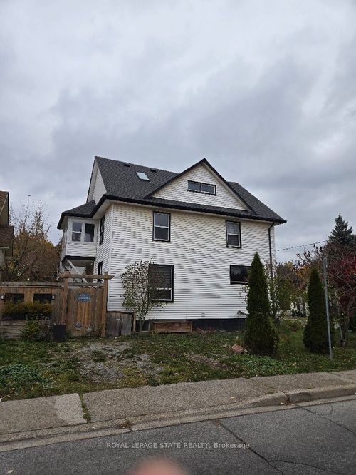 4789 St Clair Ave, Niagara Falls, ON, L2E3T2 | Card Image