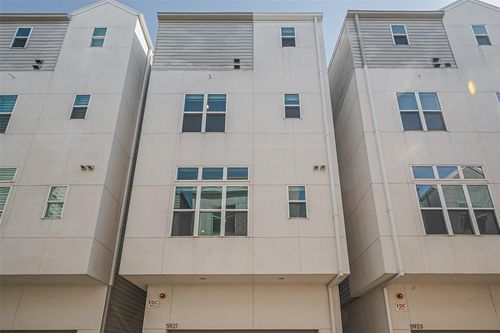 5921 E Post Oak Ln, Houston, TX, 77055-5057 | Card Image