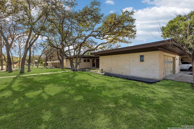 225 Carolwood Dr, House other with 3 bedrooms, 2 bathrooms and null parking in Castle Hills TX | Image 4