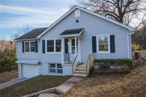 9 Nw Englewood Ct, Gladstone, MO, 64118-4074 | Card Image