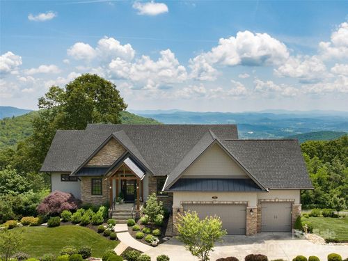 332 Summerset Dr, Hendersonville, NC, 28792-6827 | Card Image