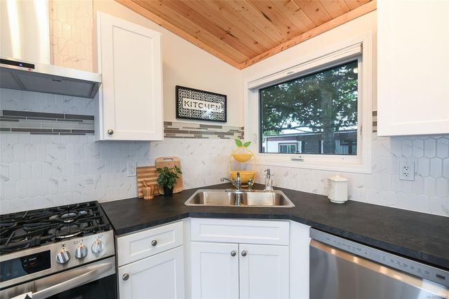 3 - 2625 Mansfield Dr, House other with 2 bedrooms, 1 bathrooms and 2 parking in Courtenay BC | Image 12