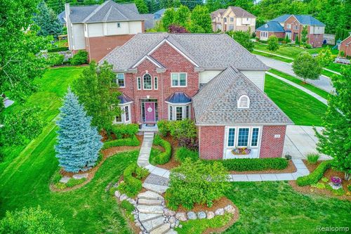 5120 Parkgate Dr, Commerce Twp, MI, 48382-1497 | Card Image