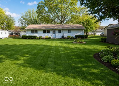 1220 Tree Top Ln, Greenwood, IN, 46142-5205 | Card Image