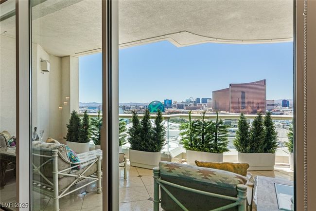 UNIT-2502 - 2877 Paradise Rd, Home with 3 bedrooms, 3 bathrooms and 1 parking in Las Vegas NV | Image 28