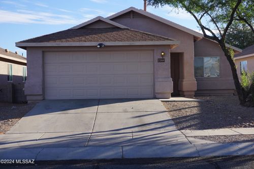 2201 S Saint Suzanne Dr, Tucson, AZ, 85713-7410 | Card Image