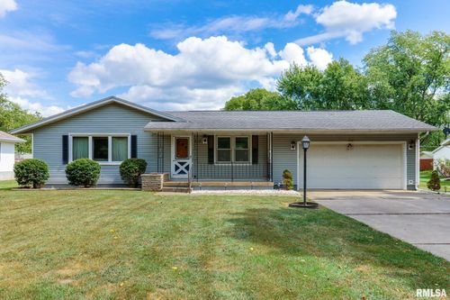 612 Oak St, Delavan, IL, 61734-9240 | Card Image