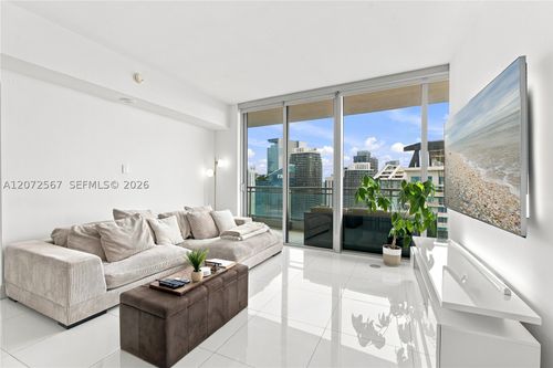 4904-92 Sw 3rd St, Miami, FL, 33130-3390 | Card Image