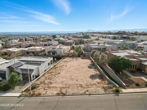 3071 Featherstone Dr, Las Cruces, NM, 88011-5289 | Card Image