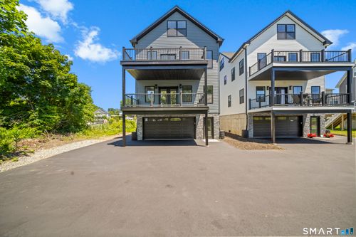 3 Chestnut Ln, Milford, CT, 06461-1861 | Card Image