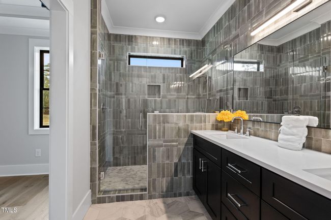 Primary Bathroom | Image 22