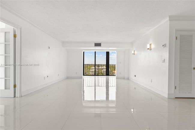 APT-8A - 77 Crandon Blvd, Condo with 2 bedrooms, 2 bathrooms and null parking in Key Biscayne FL | Image 11