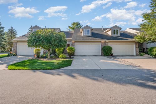 7485 Crooked Creek Dr Sw, Byron Center, MI, 49315-8136 | Card Image