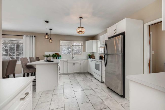 601 30 Avenue Sw, Home with 2 bedrooms, 1 bathrooms and 1 parking in Calgary AB | Image 7