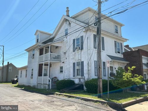 15 S 3rd St, Quakertown, PA, 18951-1665 | Card Image