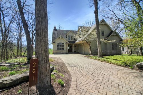 201 Abbey Springs Dr, Fontana, WI, 53125-1822 | Card Image
