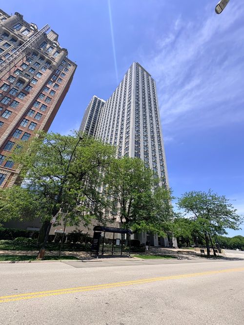 3c-1550 N Lake Shore Dr, Chicago, IL, 60610-1619 | Card Image