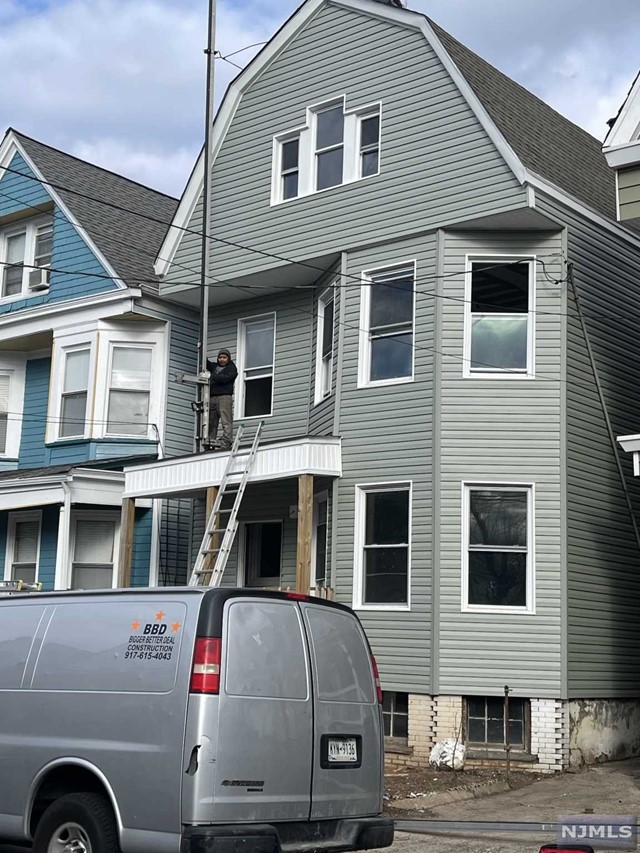 10th St, East Orange, NJ 07018
