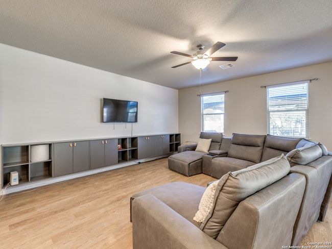 5726 Chestnut Xing, House other with 4 bedrooms, 3 bathrooms and null parking in San Antonio TX | Image 4