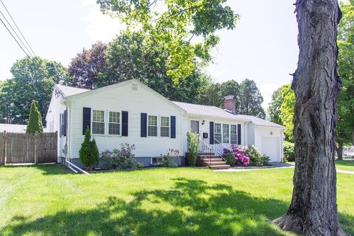 22 Bradford Rd, South Hamilton, MA, 01982-1304 | Card Image