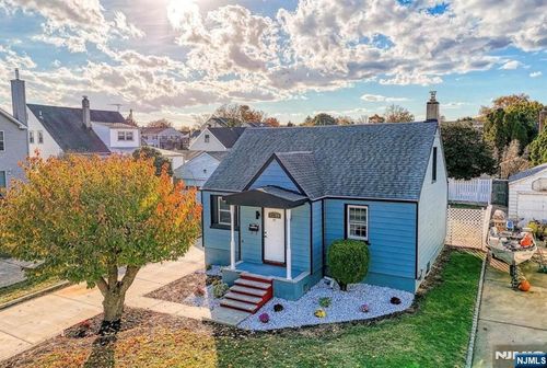 685 Edgewood Pl, North Brunswick, NJ, 08902-2935 | Card Image