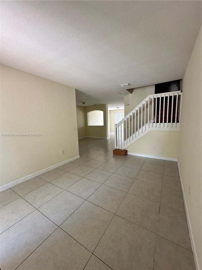 10967 - 10967 Nw 79th St, Townhouse with 4 bedrooms, 2 bathrooms and null parking in Doral FL | Image 5