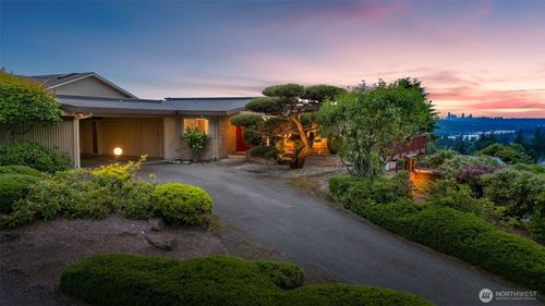 4331 136th Pl Se, Bellevue, WA, 98006-2236 | Card Image
