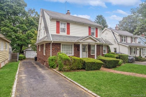 246 Wellington Rd, Mineola, NY, 11501-2418 | Card Image