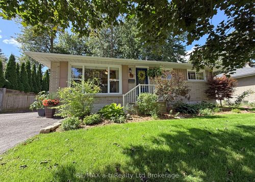 93 N Park Cres, Woodstock, ON, N4S7M1 | Card Image