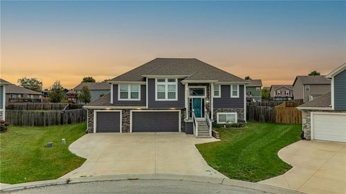 1907 162nd St, Basehor, KS, 66007-9320 | Card Image