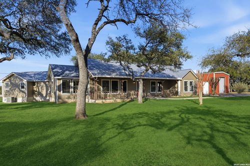 102 Winchester Dr, Bergheim, TX, 78004-1916 | Card Image