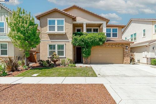 17867 Leto Way, Lathrop, CA, 95330-8232 | Card Image