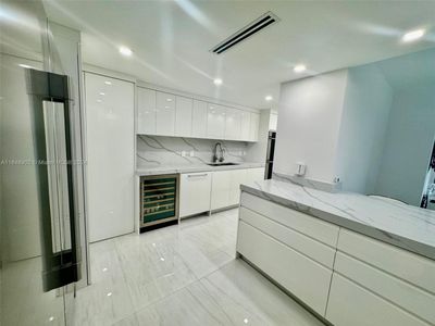 5U - 9801 Collins Ave, Condo with 3 bedrooms, 2 bathrooms and null parking in Bal Harbour FL | Image 2