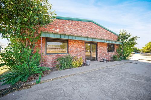 203 S Church St, Jacksboro, TX, 76458-2420 | Card Image