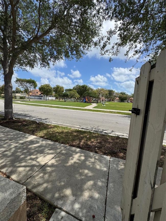 23764 - 23764 Sw 109 Th Ave, Townhouse with 2 bedrooms, 2 bathrooms and null parking in Homestead FL | Image 9