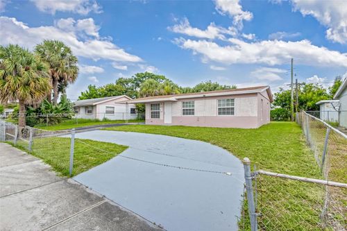 1570 W 13th St, Riviera Beach, FL, 33404-6521 | Card Image
