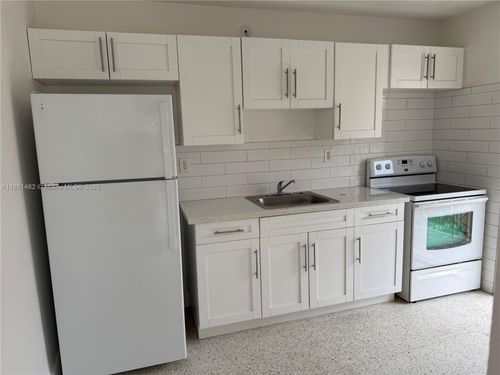 apt-16-55 W 7th St, Hialeah, FL, 33010-3883 | Card Image