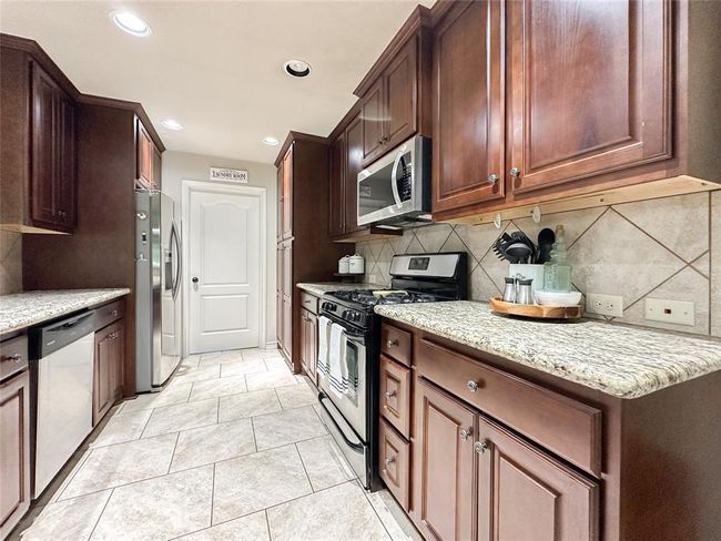 2818 Rustic Wood Ln, House other with 3 bedrooms, 2 bathrooms and 2 parking in Rosharon TX | Image 12