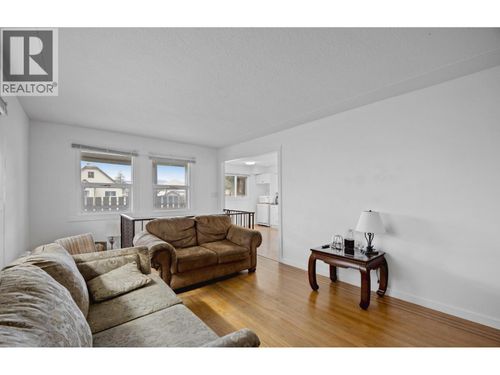 293 Poplar St, Kamloops, BC, V2B4B9 | Card Image