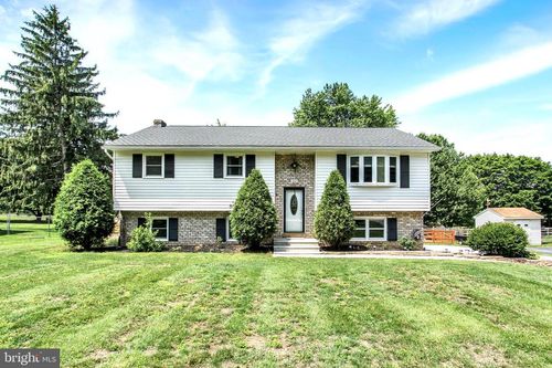 1067 Pine Grove Rd, HANOVER, PA, 17331-9033 | Card Image