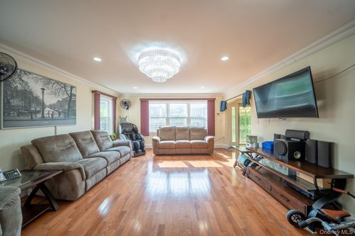 580 Valley Ave, Yonkers, NY, 10703-1910 | Card Image