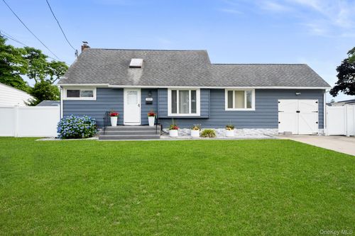 389 33rd Street, Babylon, NY, 11757 | Card Image
