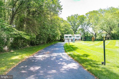 10411 Cavalcade St, GREAT FALLS, VA, 22066-2448 | Card Image