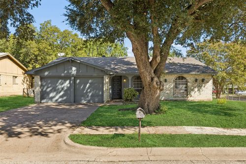 517 Sussex Dr, Arlington, TX, 76014-2119 | Card Image