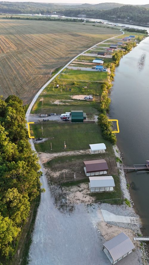 2825 Hardin Bottom River Rd, Clifton, TN, 38425 | Card Image