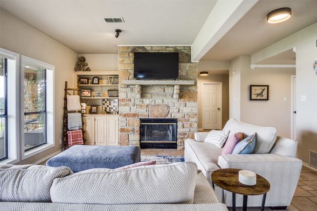 101 Eagle Pt, Condo with 2 bedrooms, 2 bathrooms and null parking in Graford TX | Image 11