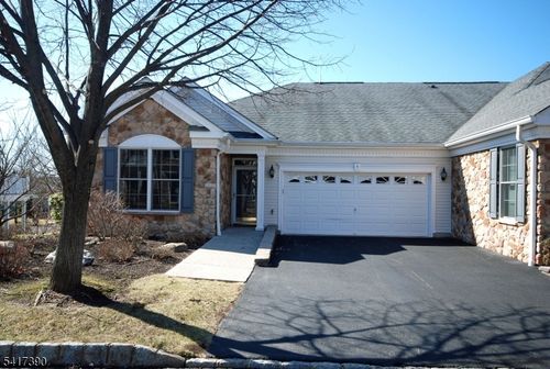 8 Quartz Way, Woodland Park, NJ, 07424-4212 | Card Image